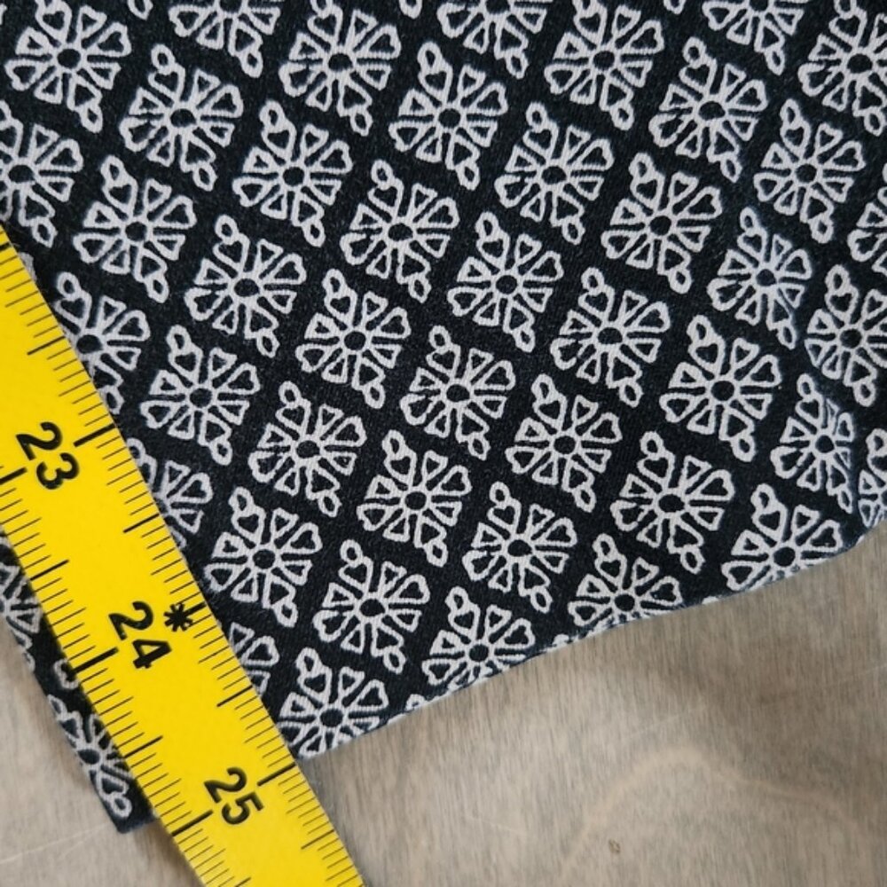 Old Navy Pixie 4 Black And White Brocade Pattern Straight Leg Trouser. - Picture 9 of 9